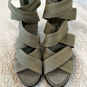 SOREL WEDGES, super cute, adorable on!!! 🌟♥️🌟 Comfortable bottom♥️🌟♥️